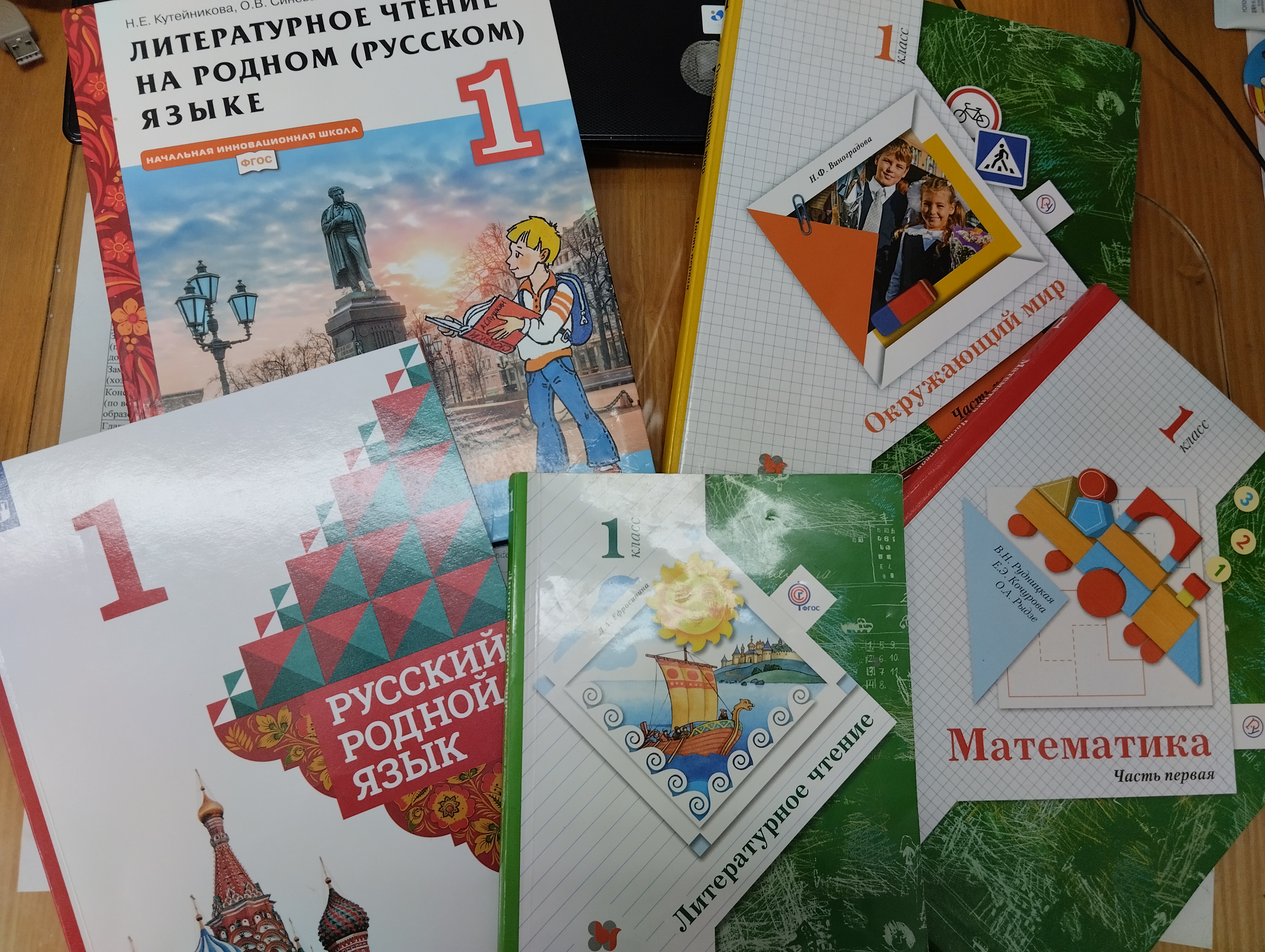 В учреждении не имеется отдельной библиотеки.